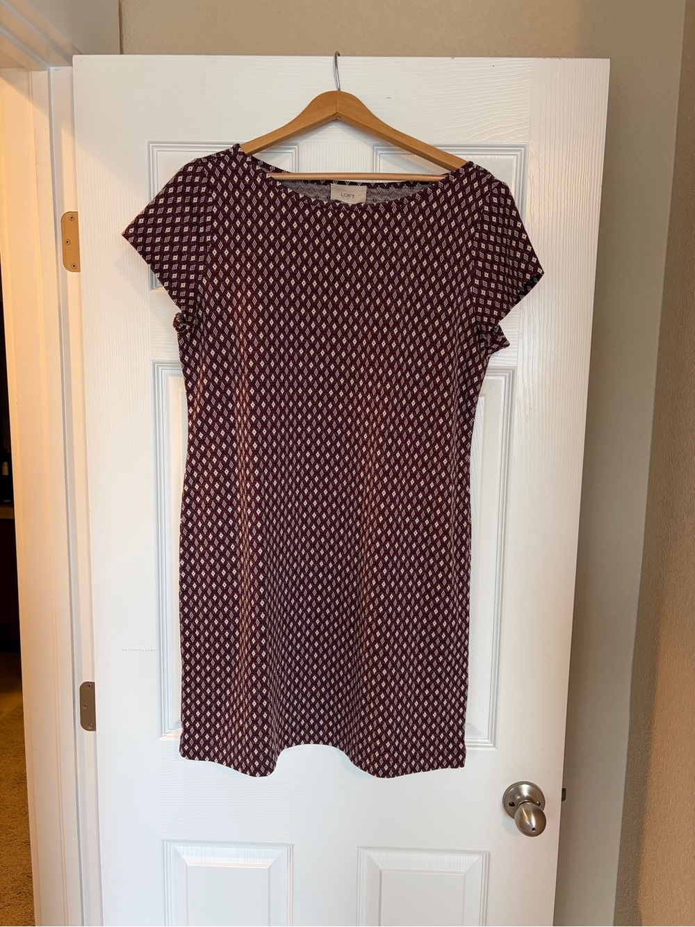Loft Shift Dress Medium Burgundy Cream Geometric Print Casual Career Teacher D1